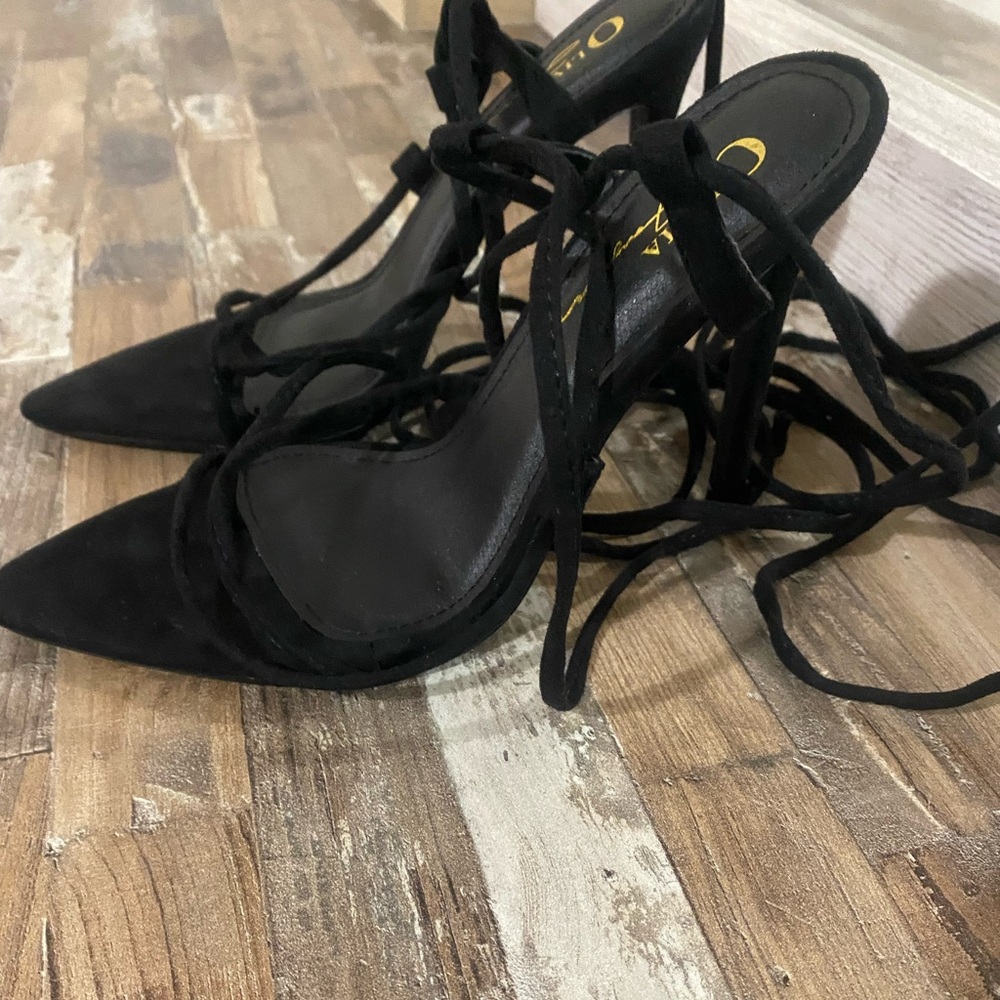 Black scrappy Miss Lola heels